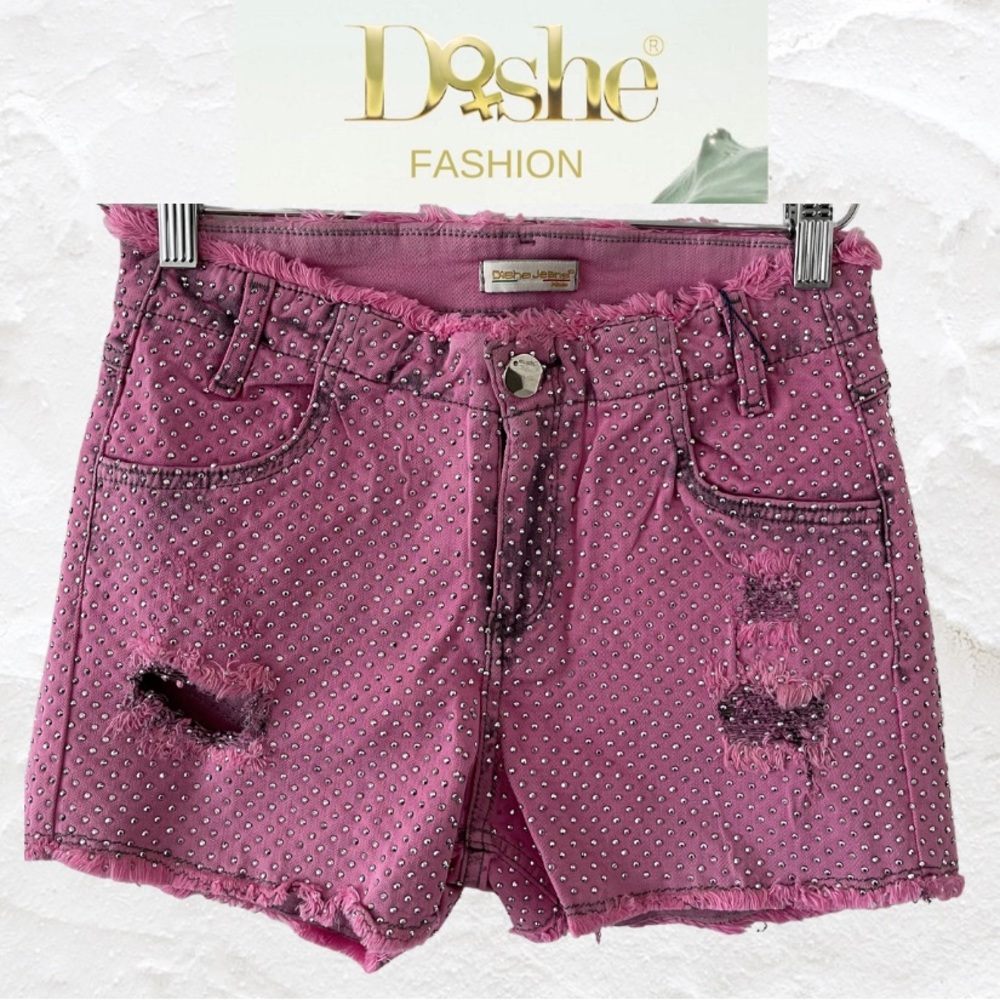 Dishe Introducing our trendy casual pink shorts, designed to make a statement.